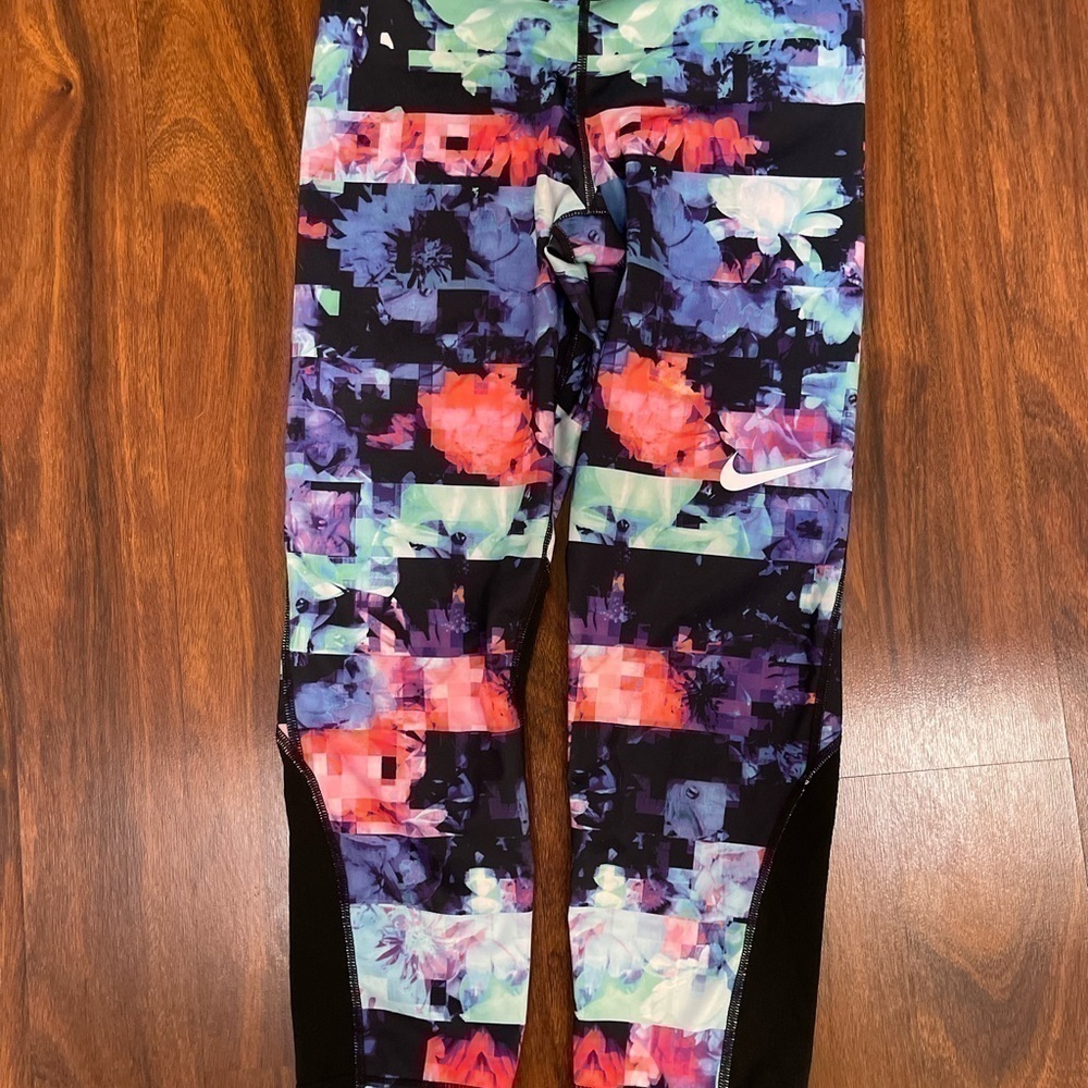 ✨ Nike Pro Abstract Floral Workout Leggings Small - Picture 3 of 12